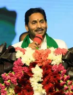 Andhra CM Jagan Mohan Reddy's roadshow in Visakhapatnam receive a rousing welcome