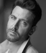 Hrithik flaunts chiselled body, dons turtleneck tee and black military vest in 'War 2' pictures